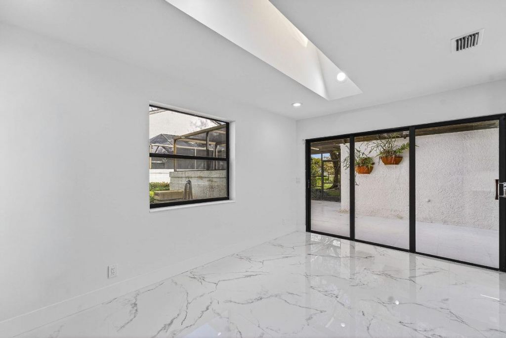 6 Clubhouse Lane, Boynton Beach, FL 33436 Photo