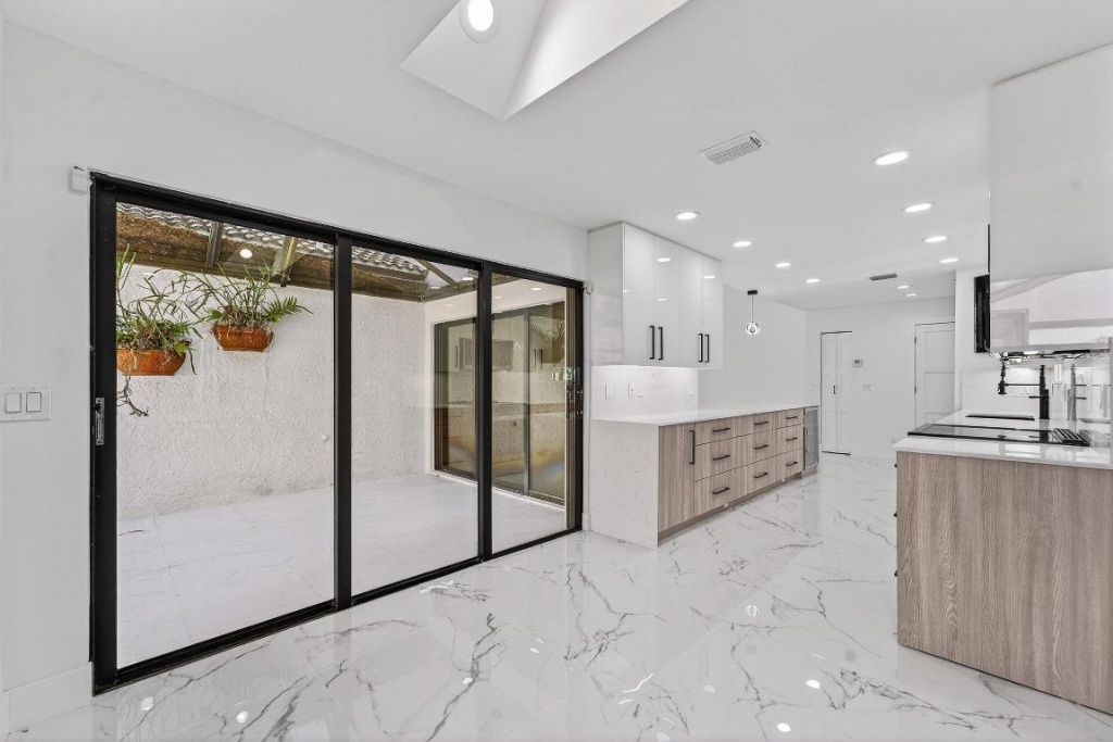 6 Clubhouse Lane, Boynton Beach, FL 33436 Photo