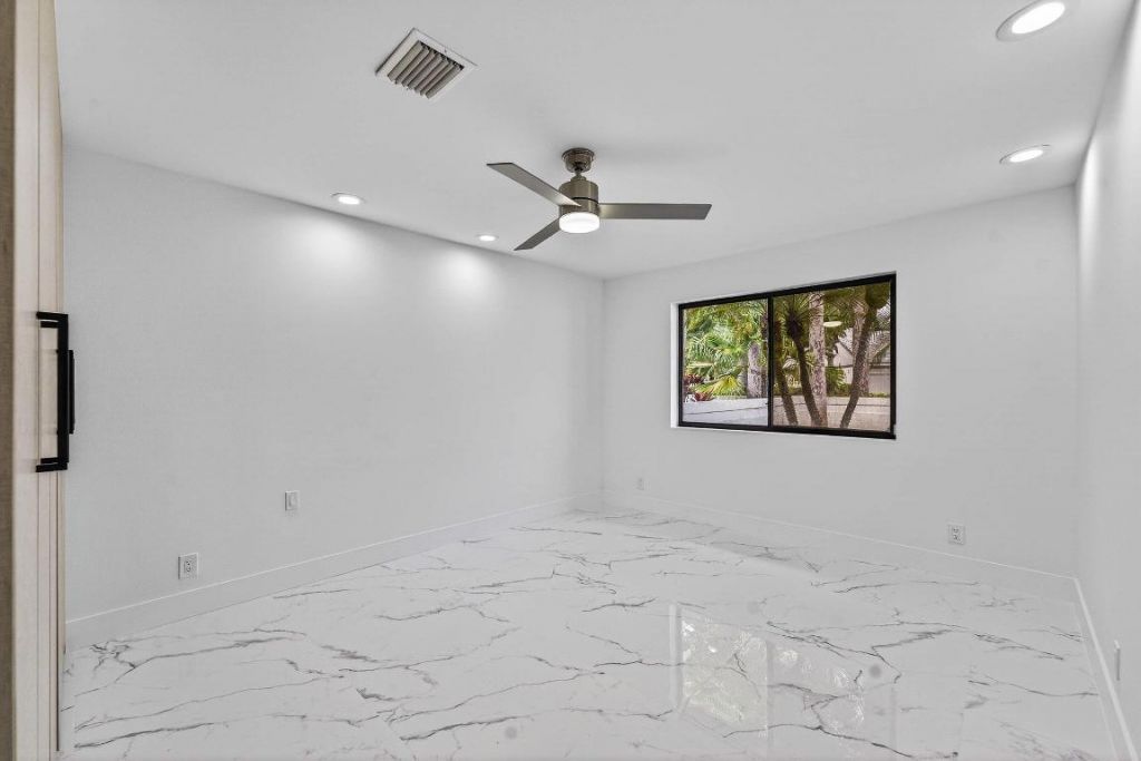 6 Clubhouse Lane, Boynton Beach, FL 33436 Photo