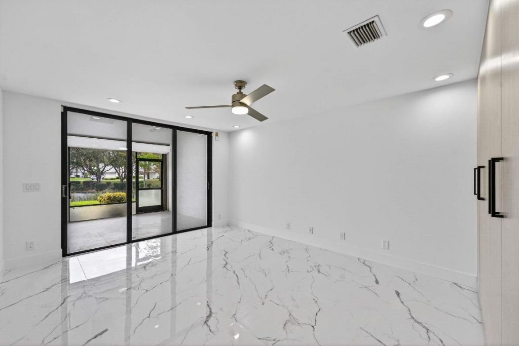 6 Clubhouse Lane, Boynton Beach, FL 33436 Photo