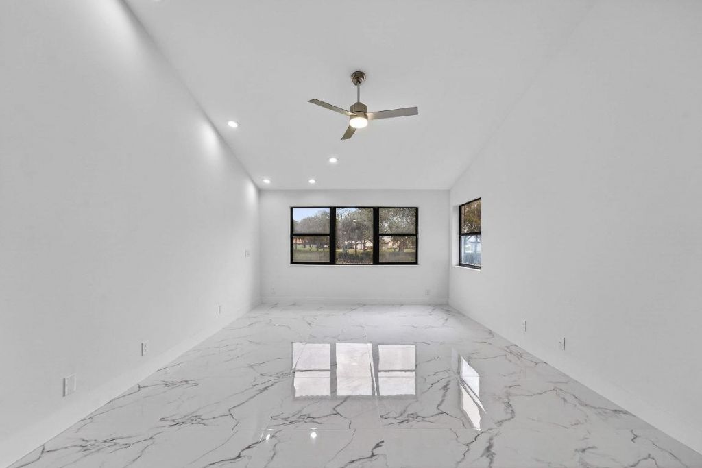 6 Clubhouse Lane, Boynton Beach, FL 33436 Photo