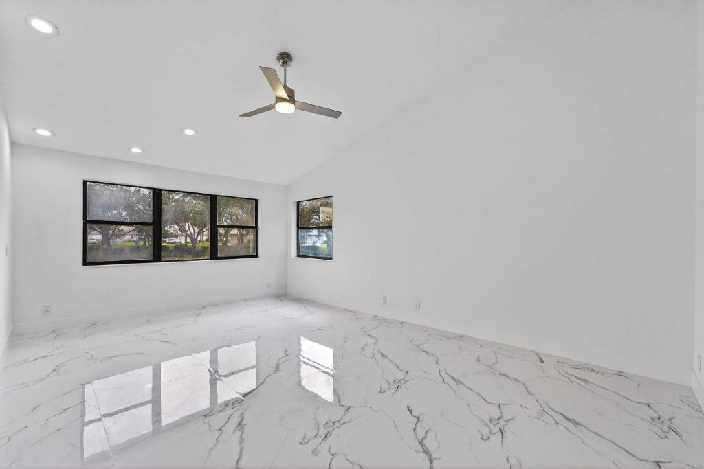 6 Clubhouse Lane, Boynton Beach, FL 33436 Photo