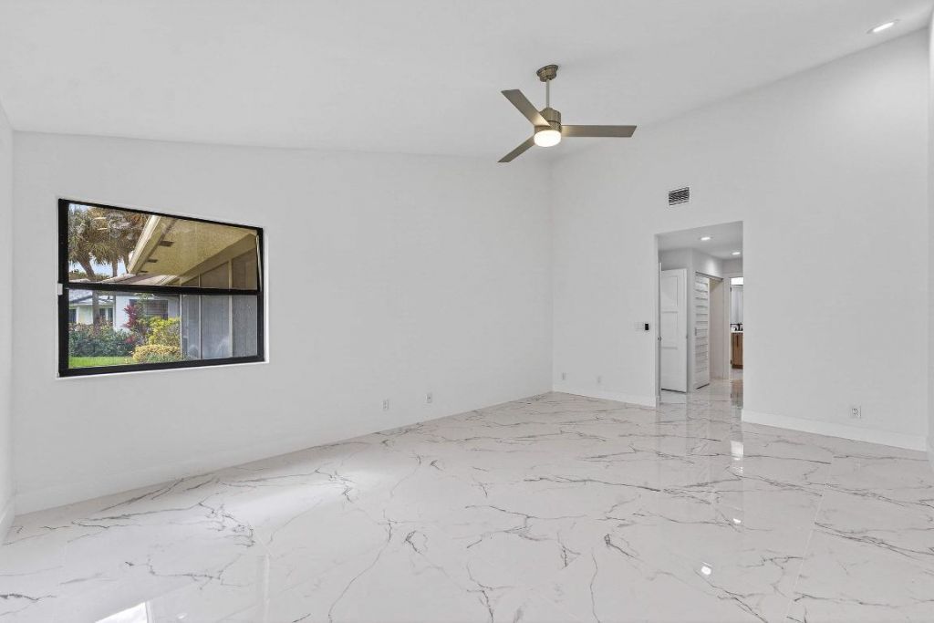 6 Clubhouse Lane, Boynton Beach, FL 33436 Photo