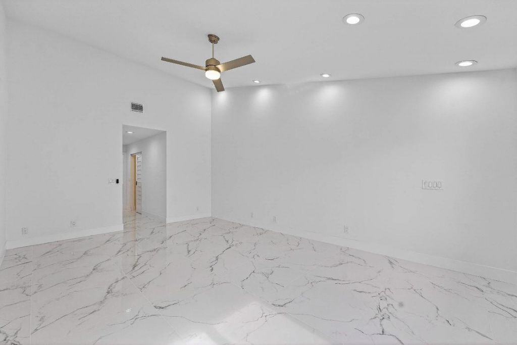 6 Clubhouse Lane, Boynton Beach, FL 33436 Photo