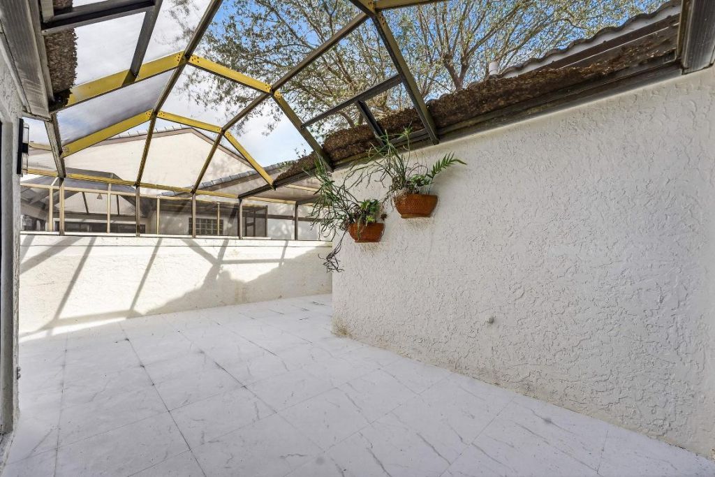 6 Clubhouse Lane, Boynton Beach, FL 33436 Photo