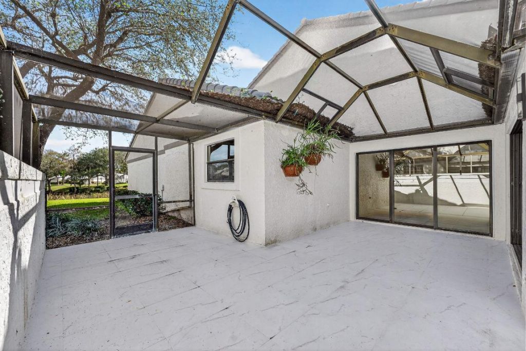 6 Clubhouse Lane, Boynton Beach, FL 33436 Photo