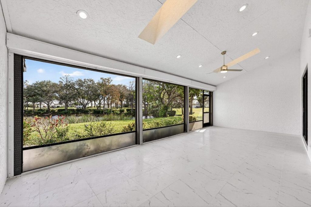 6 Clubhouse Lane, Boynton Beach, FL 33436 Photo