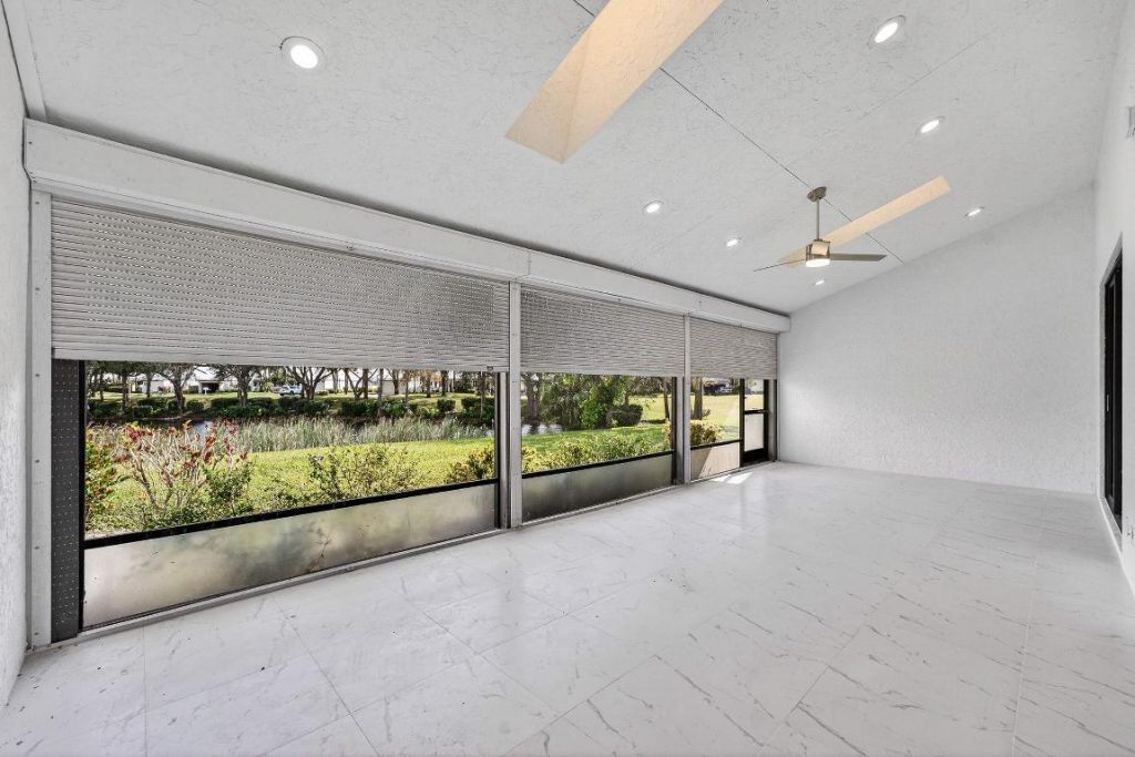 6 Clubhouse Lane, Boynton Beach, FL 33436 Photo