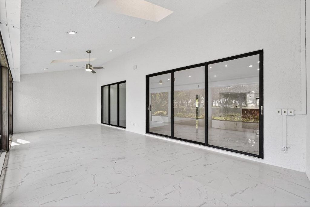 6 Clubhouse Lane, Boynton Beach, FL 33436 Photo