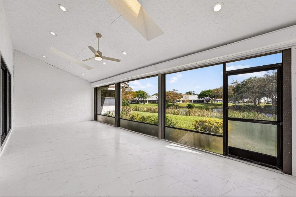 6 Clubhouse Lane, Boynton Beach, FL 33436 Photo