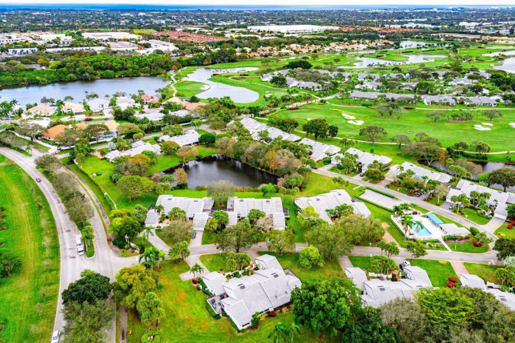 6 Clubhouse Lane, Boynton Beach, FL 33436 Photo