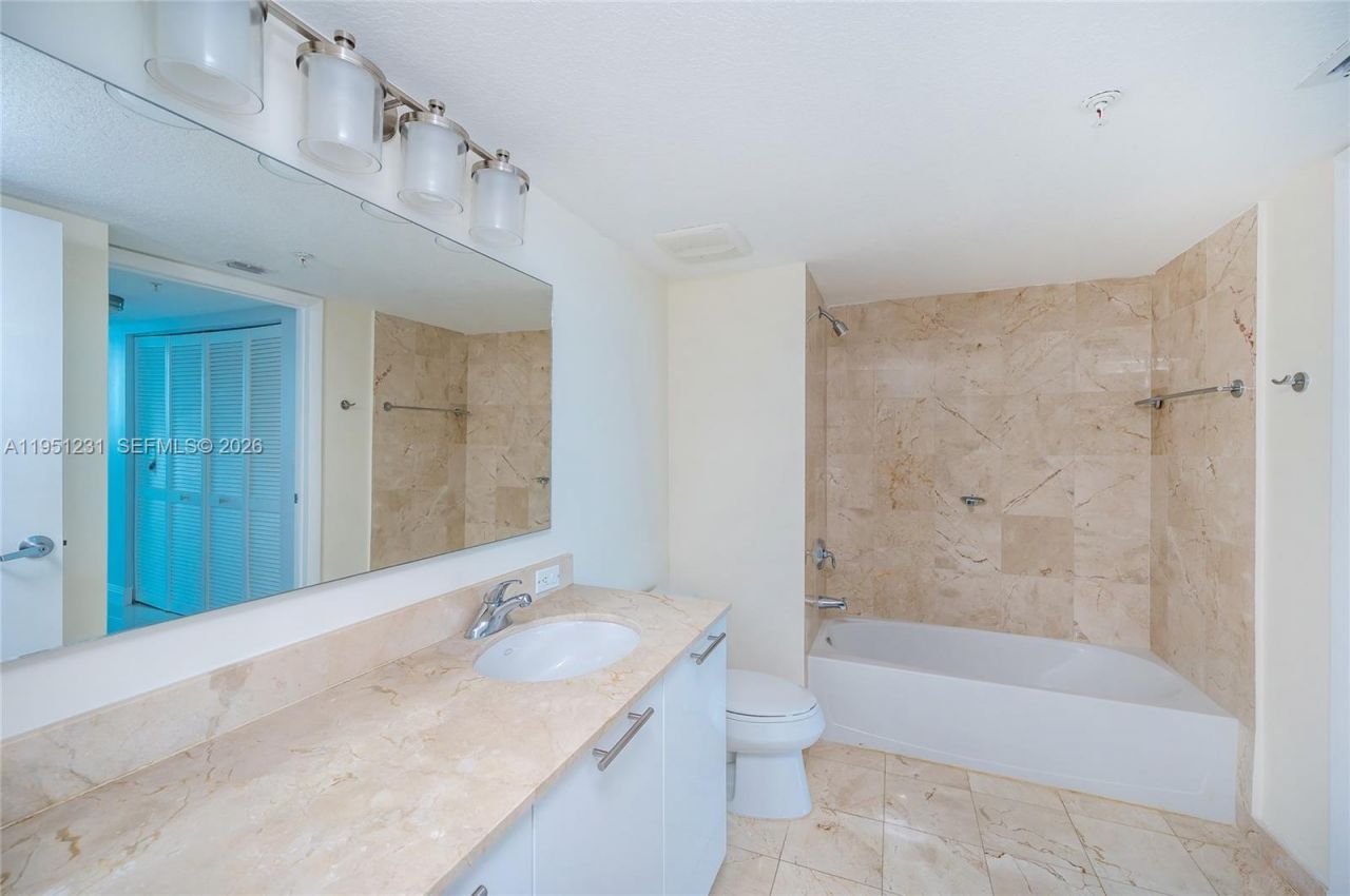 1800 N Bayshore Dr, Unit 2503, Miami, FL 33132 Photo