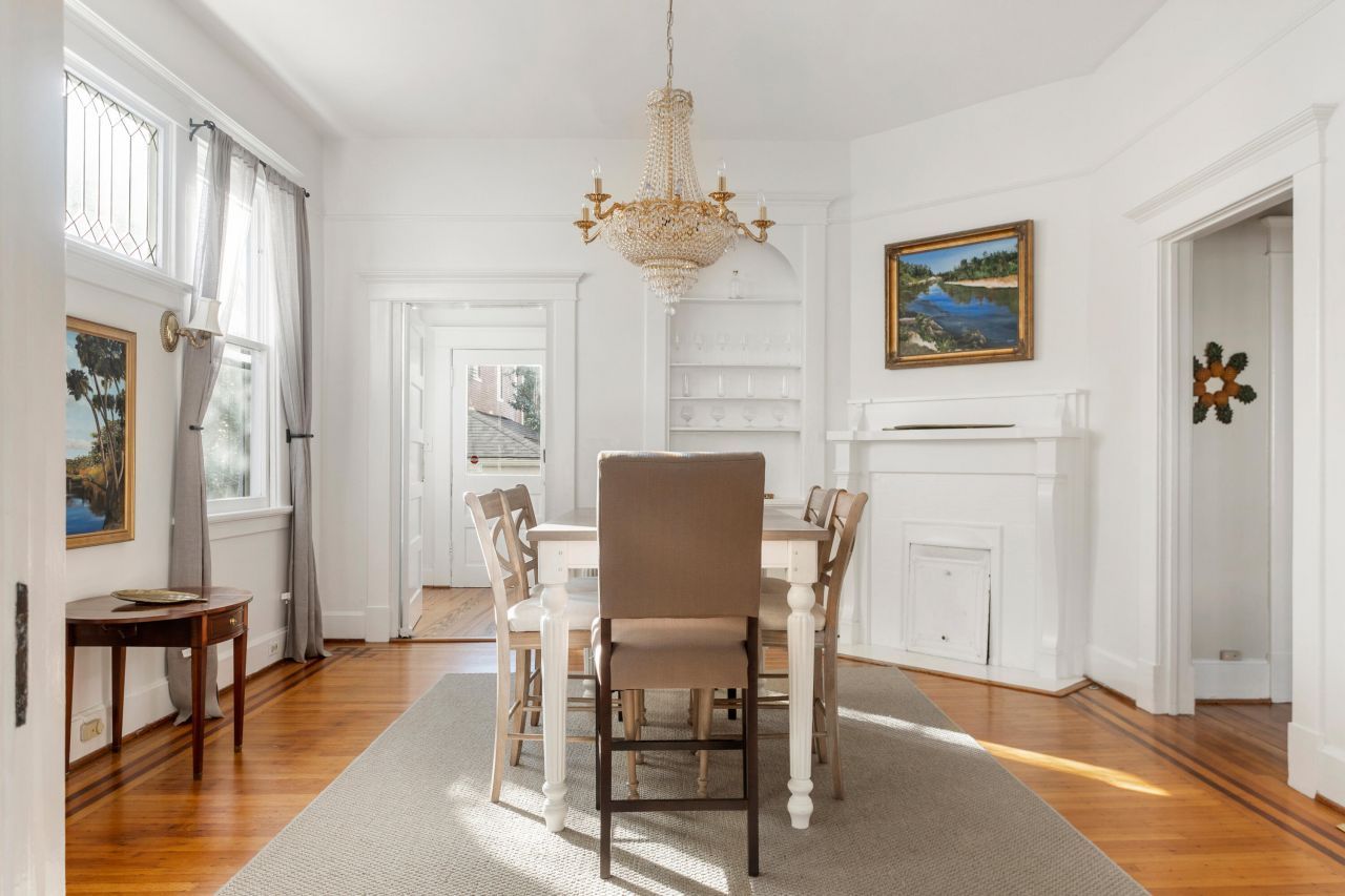 9 Colonial Street Photo 12