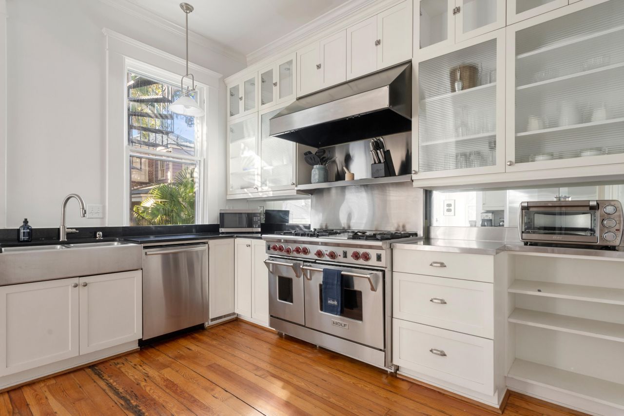 9 Colonial Street Photo 13