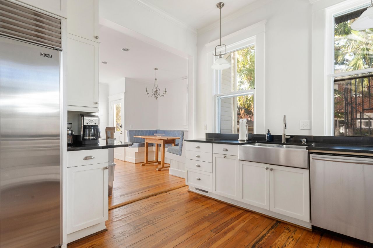 9 Colonial Street Photo 14