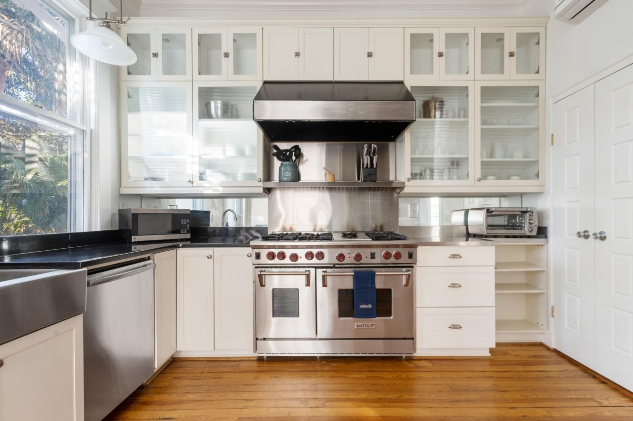 9 Colonial Street Photo 15