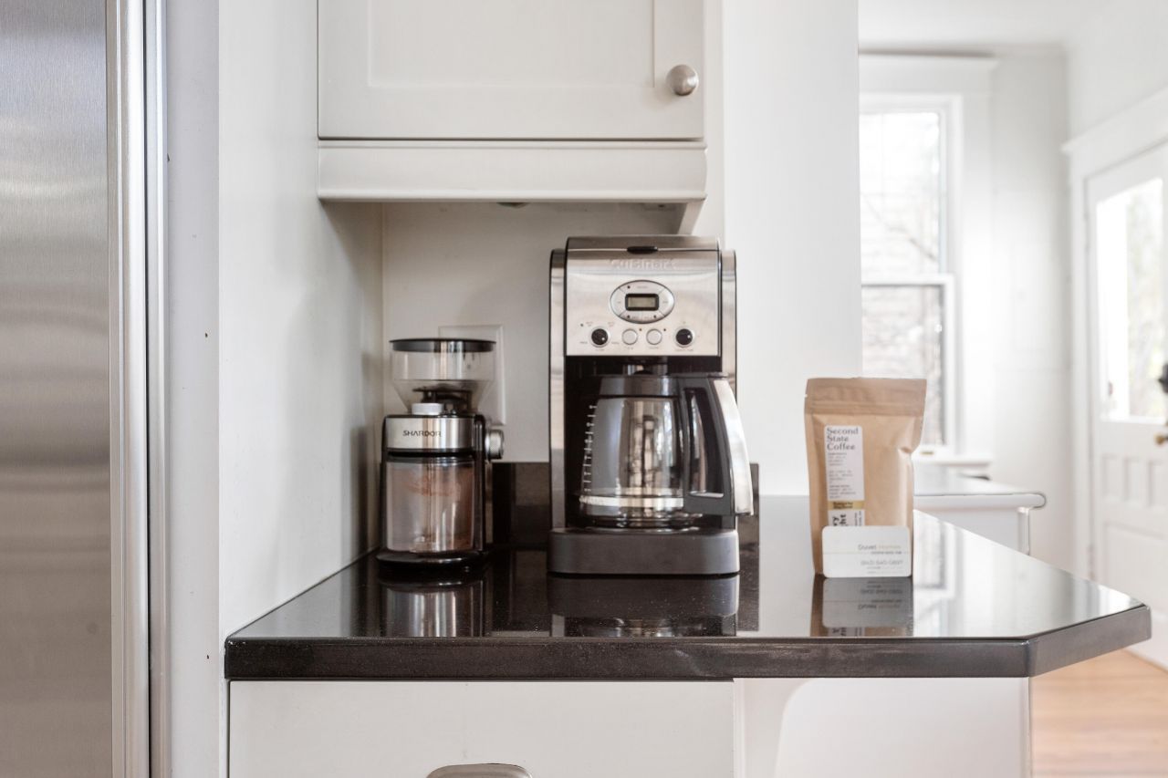 9 Colonial Street Photo 16