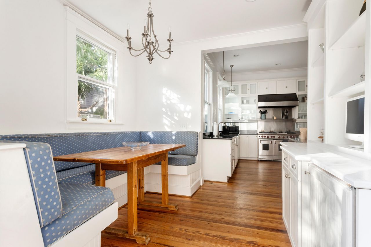 9 Colonial Street Photo 17