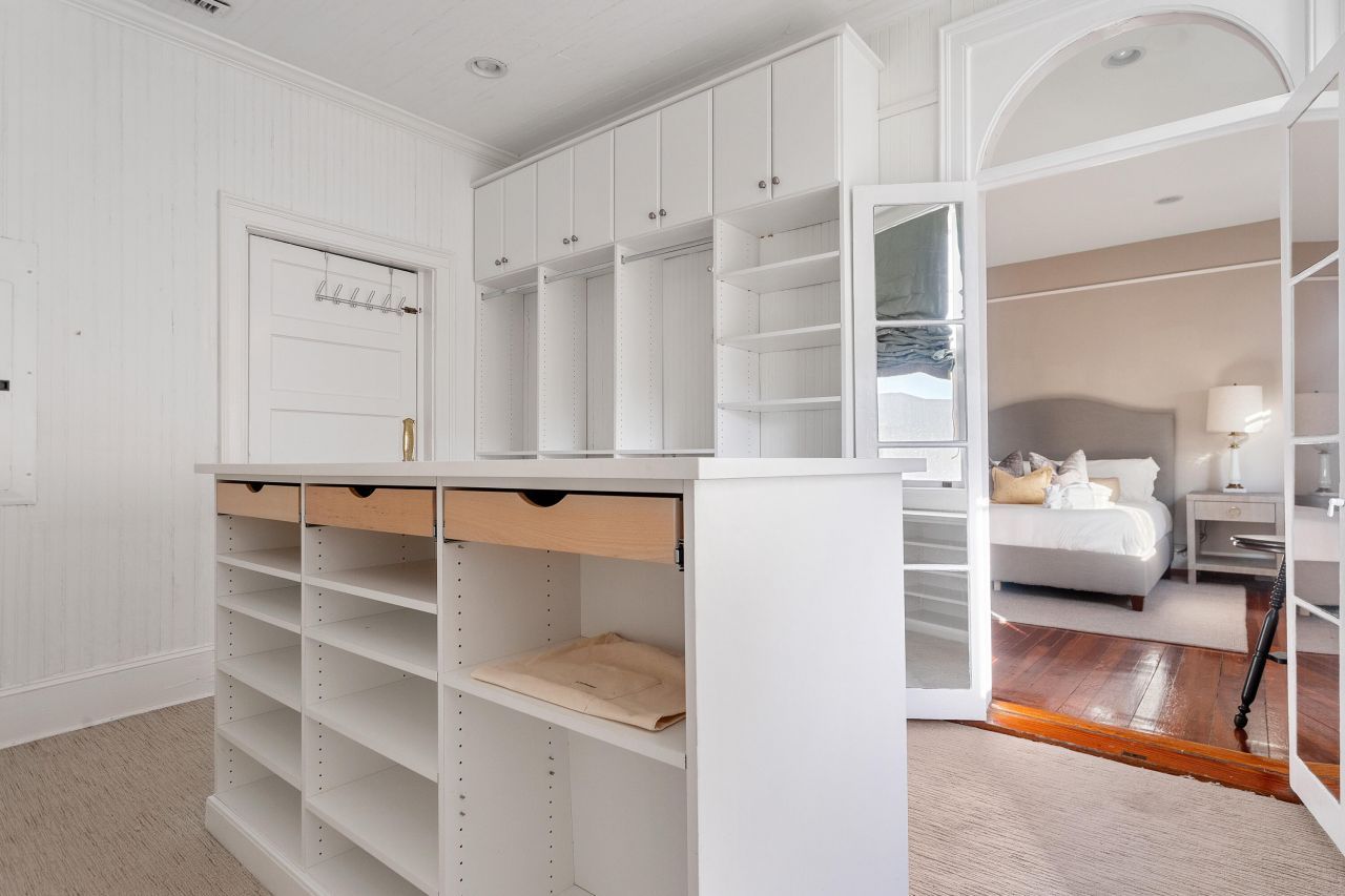 9 Colonial Street Photo 23