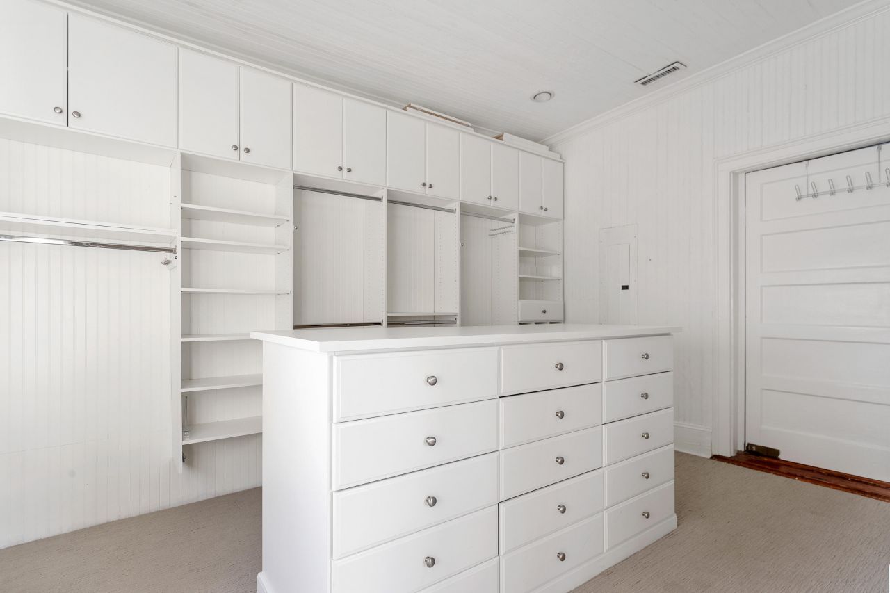 9 Colonial Street Photo 24