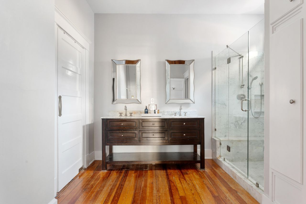 9 Colonial Street Photo 25