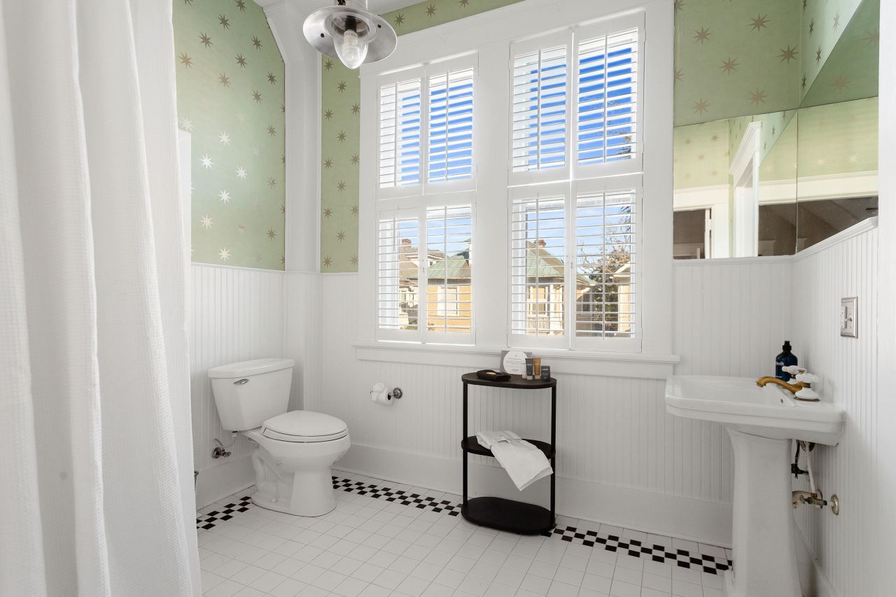 9 Colonial Street Photo 28