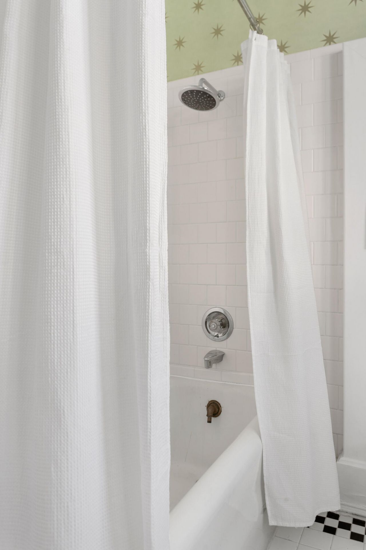 9 Colonial Street Photo 30