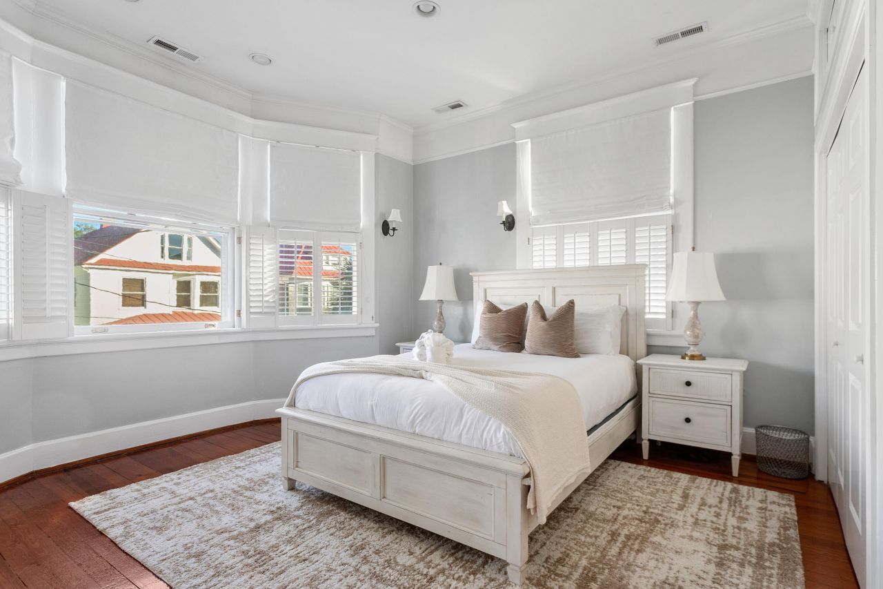 9 Colonial Street Photo 31