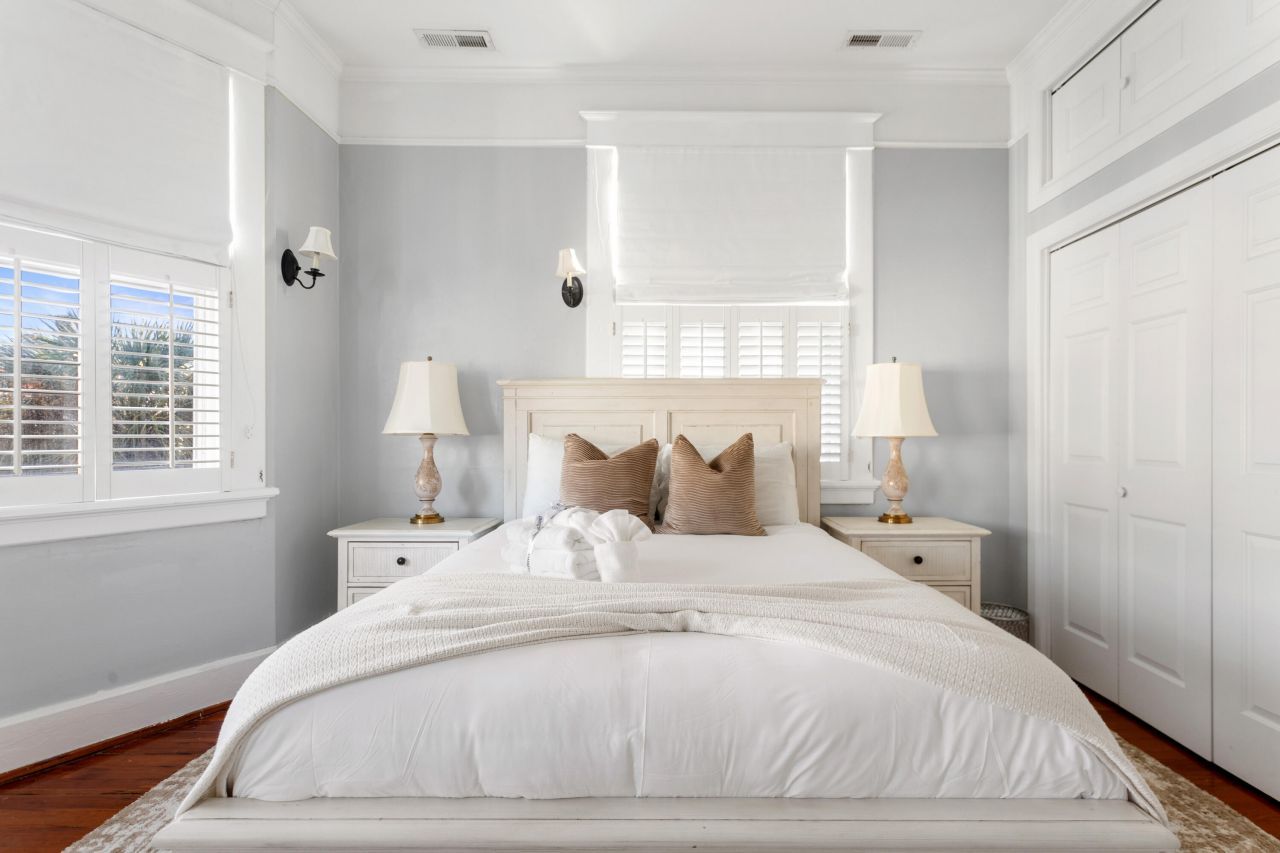 9 Colonial Street Photo 32