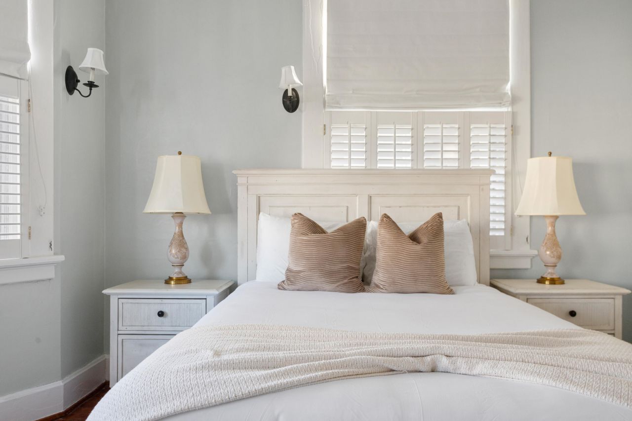 9 Colonial Street Photo 33