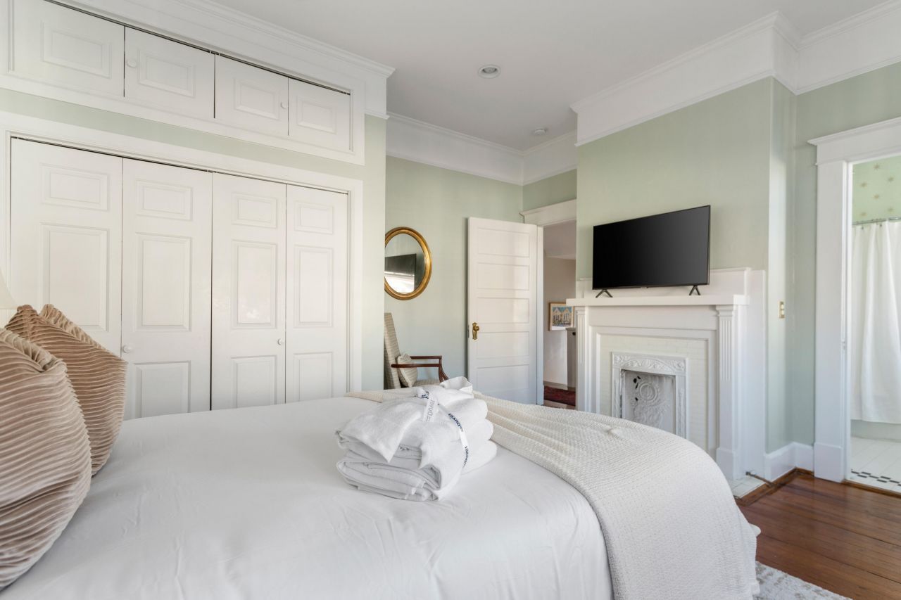 9 Colonial Street Photo 34