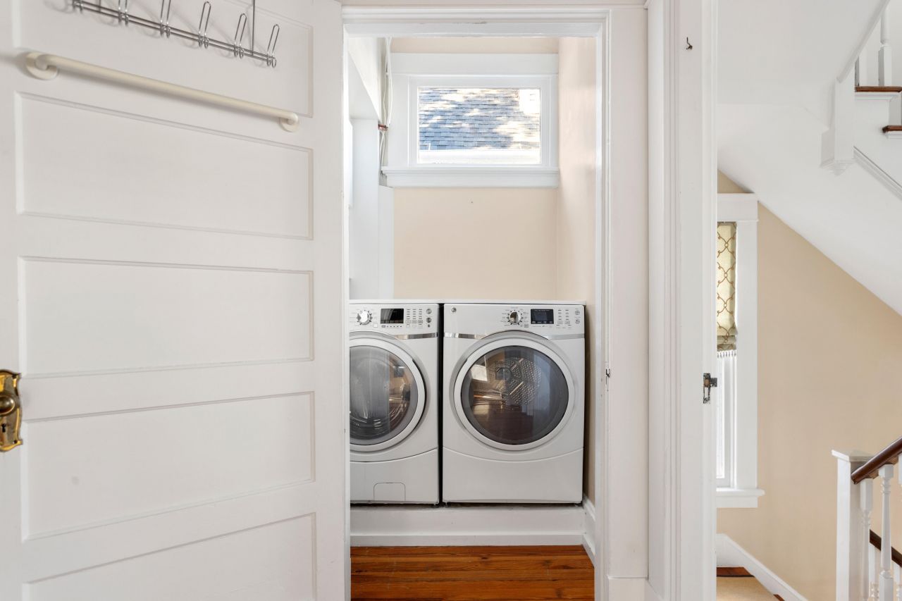 9 Colonial Street Photo 36