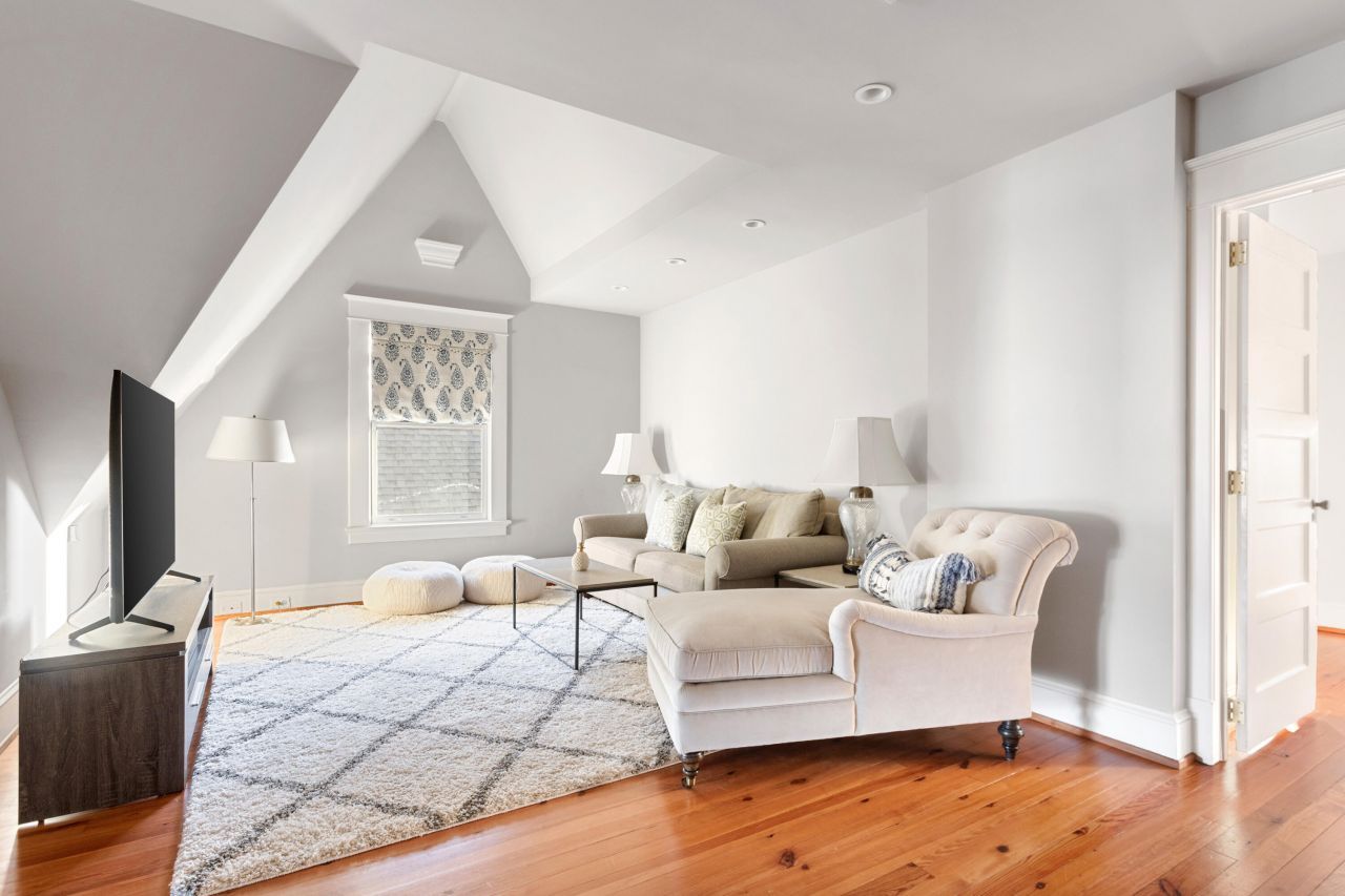 9 Colonial Street Photo 37