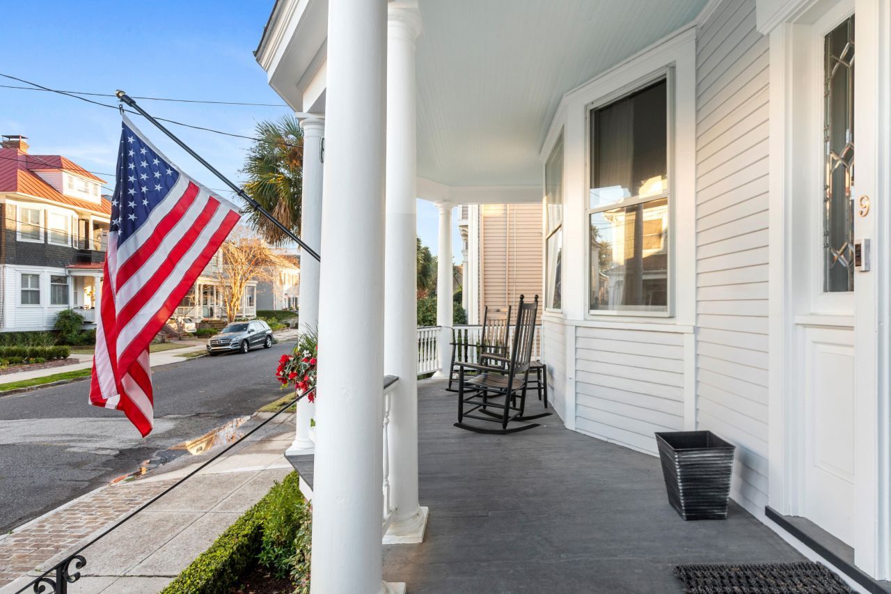 9 Colonial Street Photo 4