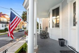 9 Colonial Street photo 4