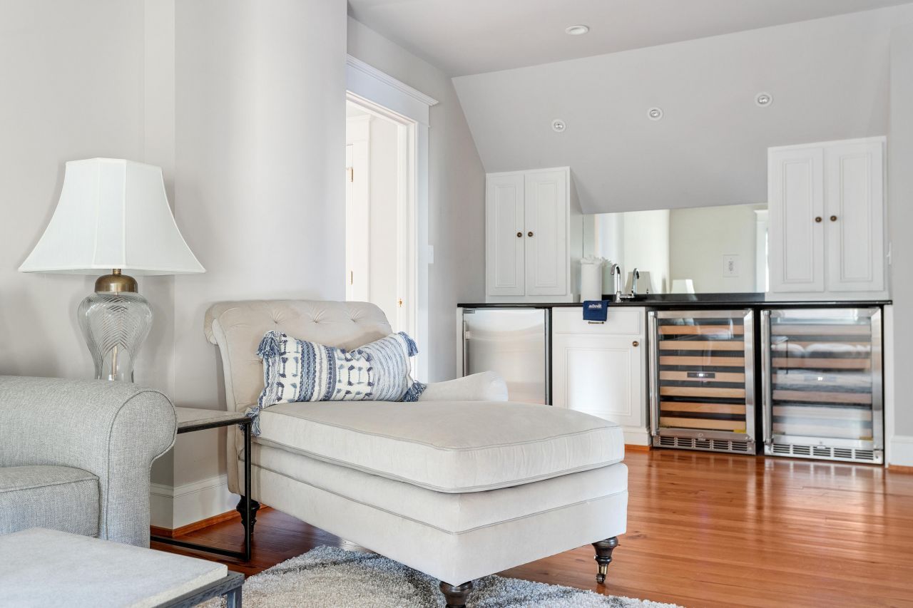 9 Colonial Street Photo 40