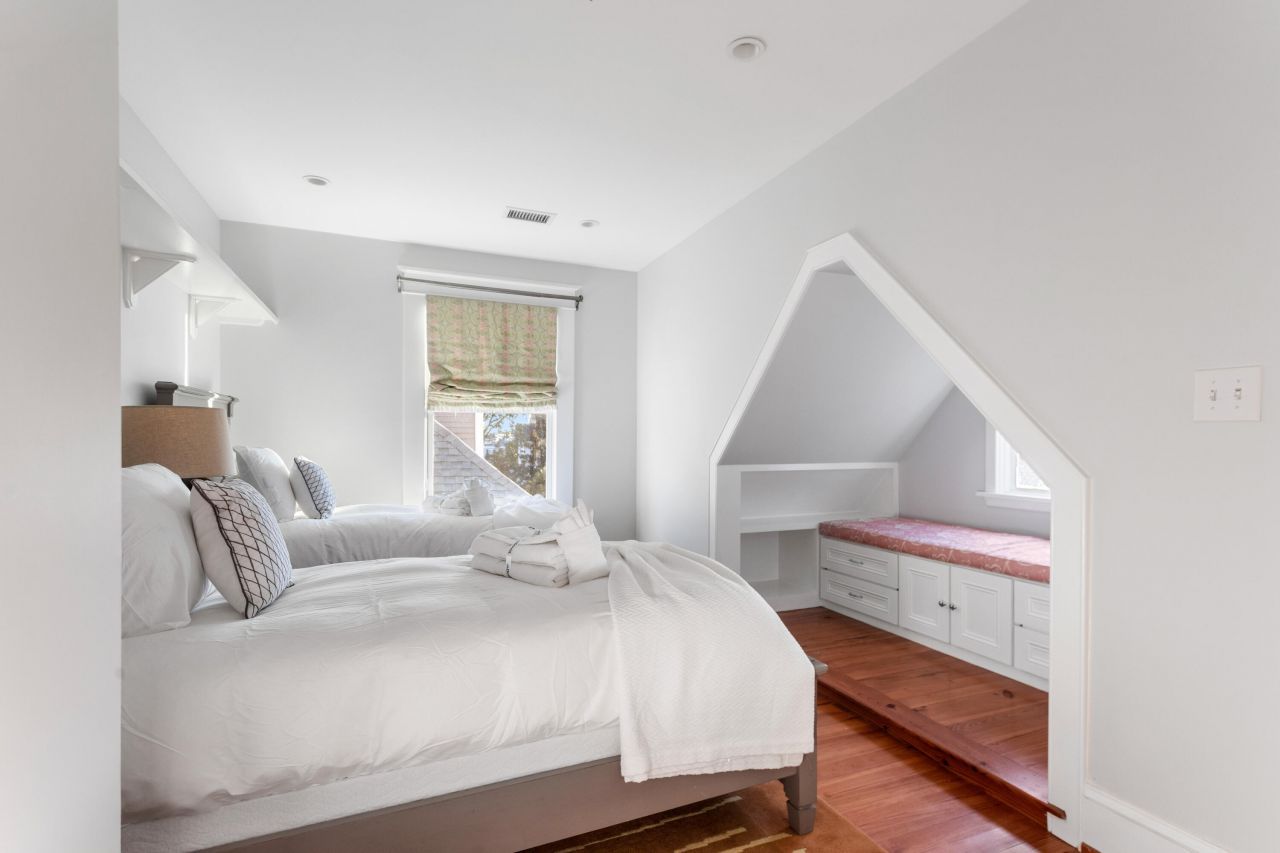 9 Colonial Street Photo 45