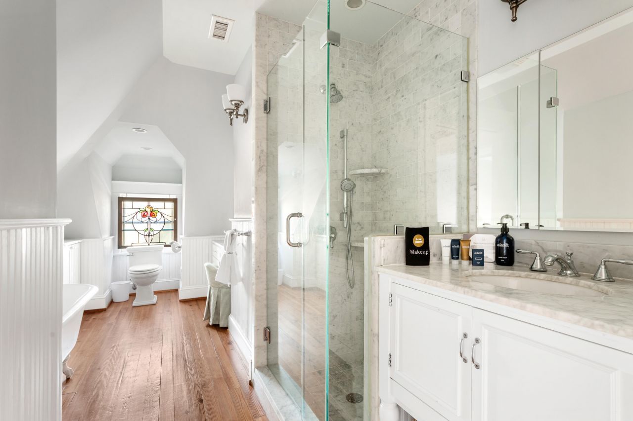 9 Colonial Street Photo 48