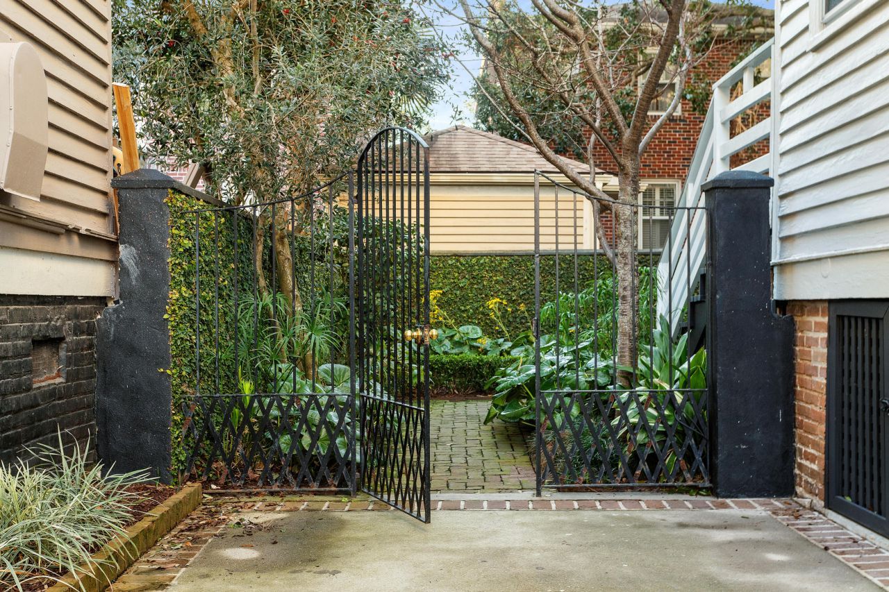 9 Colonial Street Photo 53