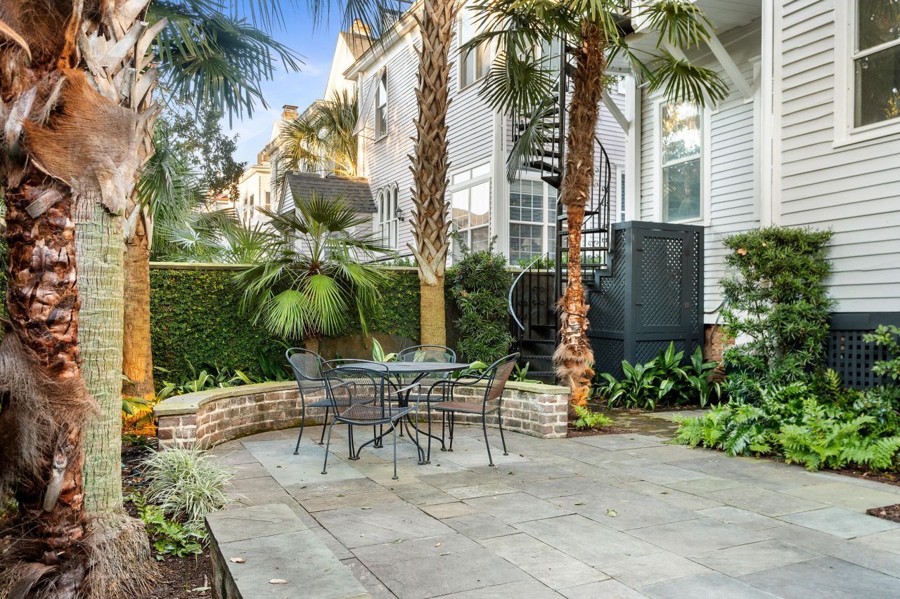 9 Colonial Street Photo 54