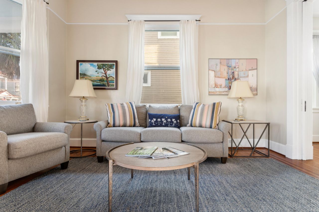 9 Colonial Street Photo 7