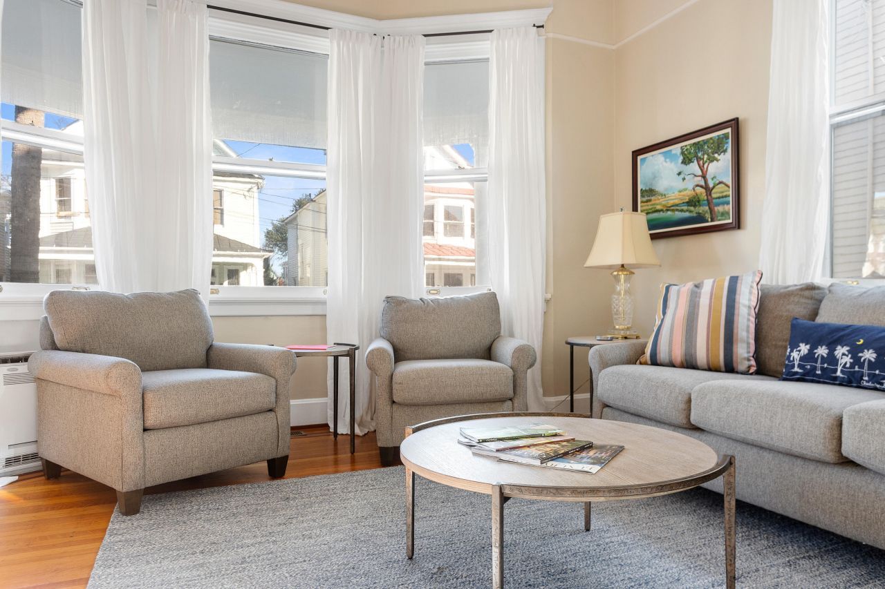 9 Colonial Street Photo 8