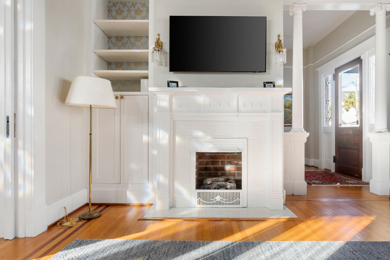 9 Colonial Street Photo 9