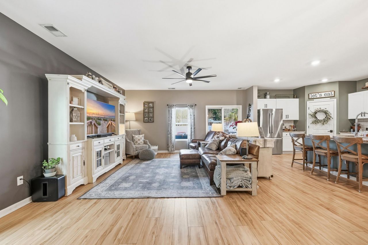 1519 Swing Bridge Way Photo 5