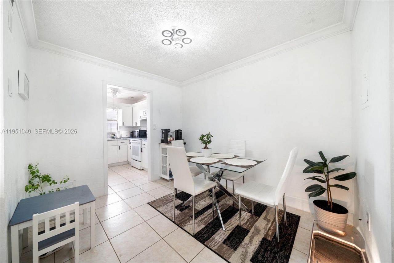 13500 NE 3rd Ct , Unit 325, North Miami, FL 33161 Photo