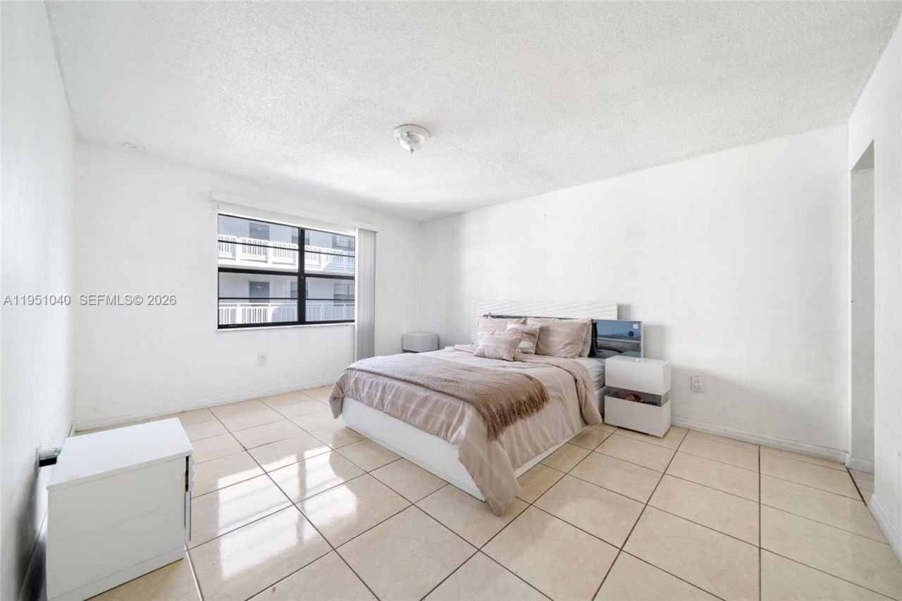 13500 NE 3rd Ct , Unit 325, North Miami, FL 33161 Photo