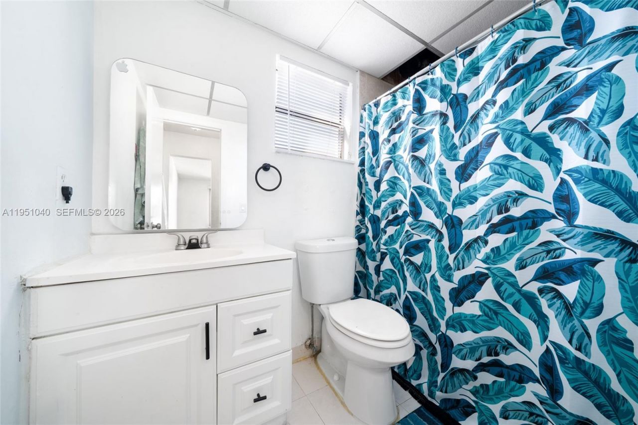 13500 NE 3rd Ct , Unit 325, North Miami, FL 33161 Photo