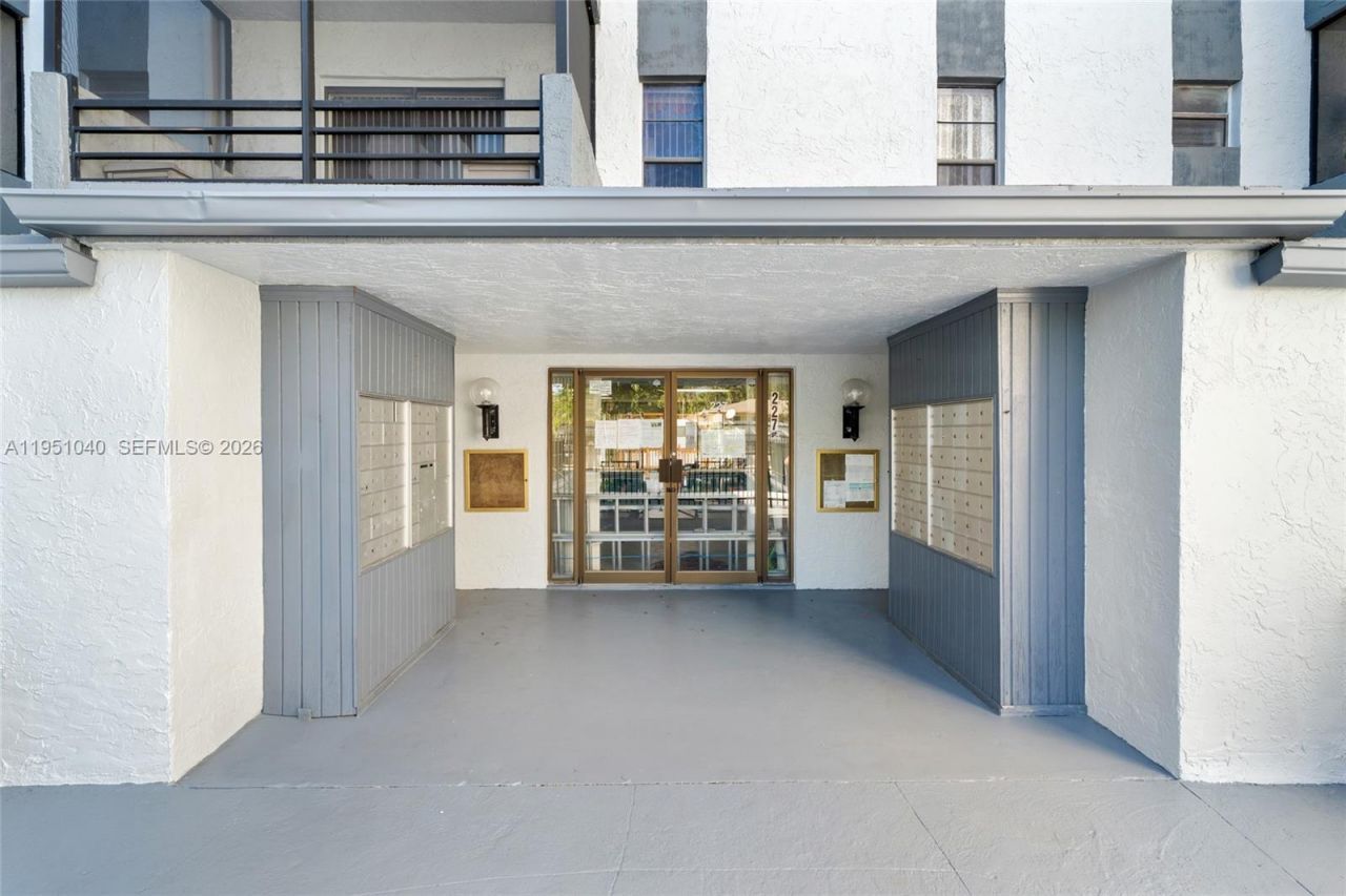 13500 NE 3rd Ct , Unit 325, North Miami, FL 33161 Photo