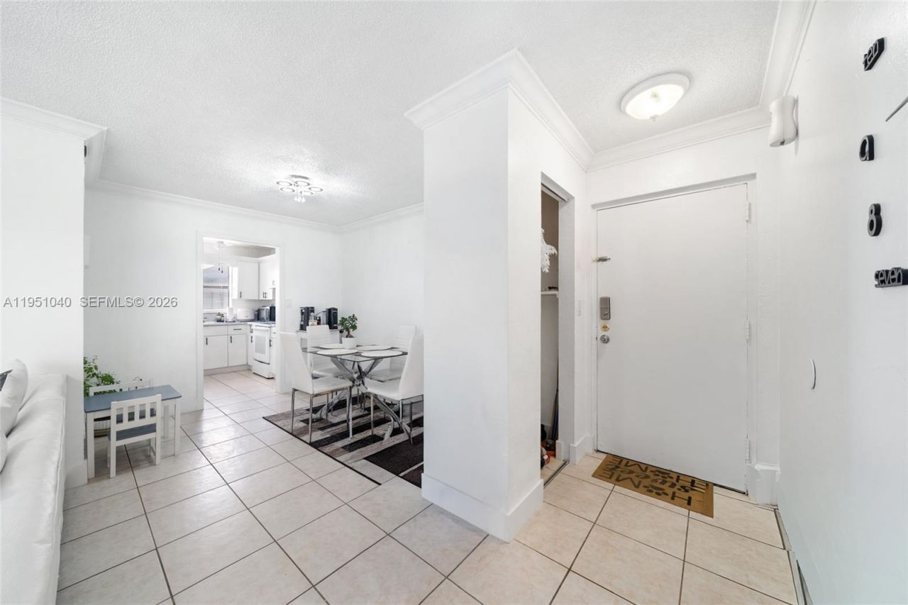 13500 NE 3rd Ct , Unit 325, North Miami, FL 33161 Photo