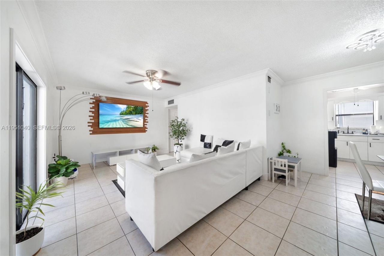 13500 NE 3rd Ct , Unit 325, North Miami, FL 33161 Photo